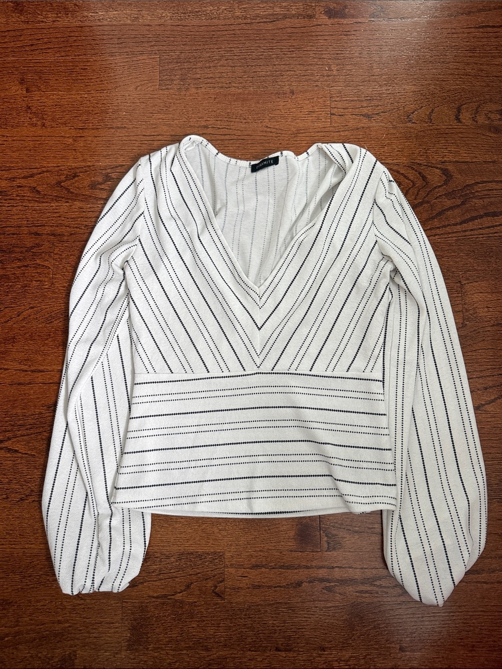 Dynamite White V-Neck Striped Long Sleeve Blouse